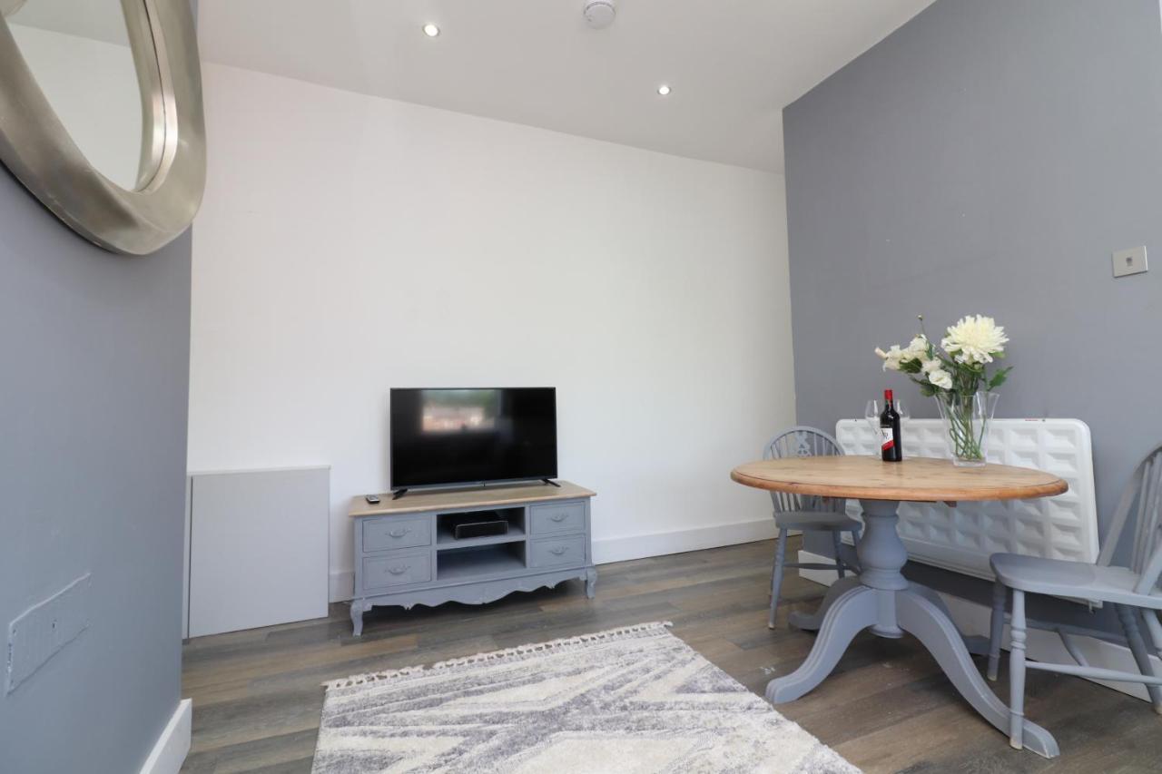 Hope House Apartments Chester Bagian luar foto