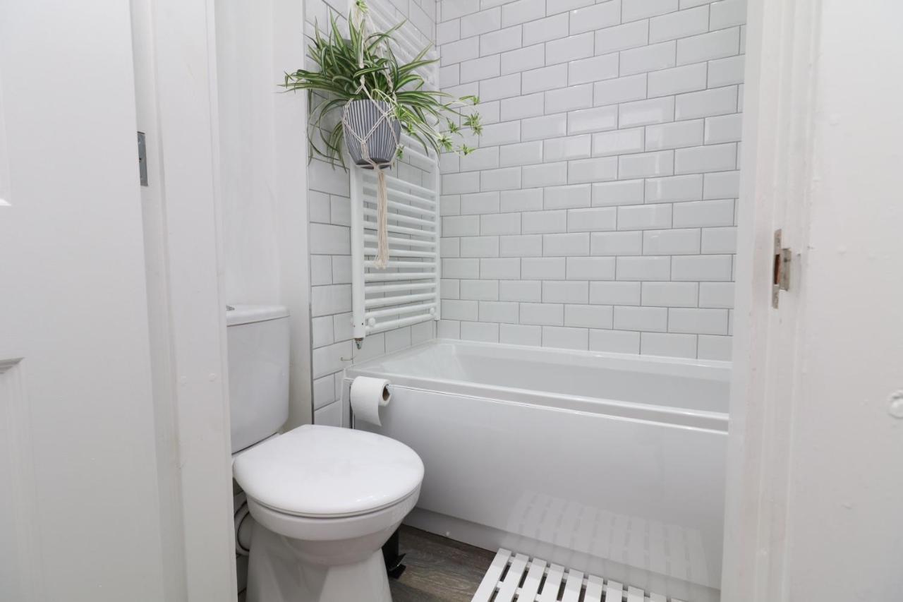 Hope House Apartments Chester Bagian luar foto